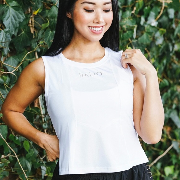 Halio White Crop Top - Picture 2 of 8